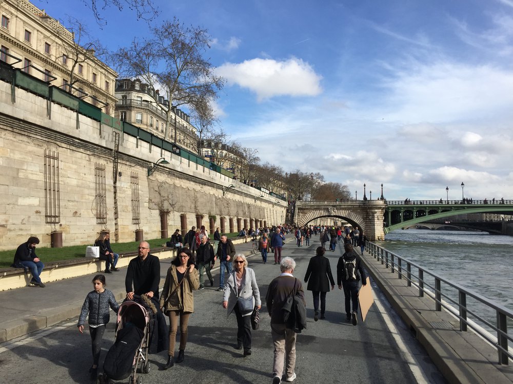 Les Voies sur Berges ouvertes pour les piétons et les vélos.